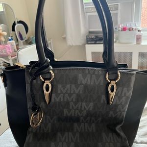 black tote bag